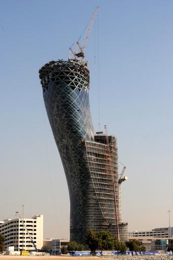 Capital Gate Abu Dhabi - здание с самым большим наклоном в мире